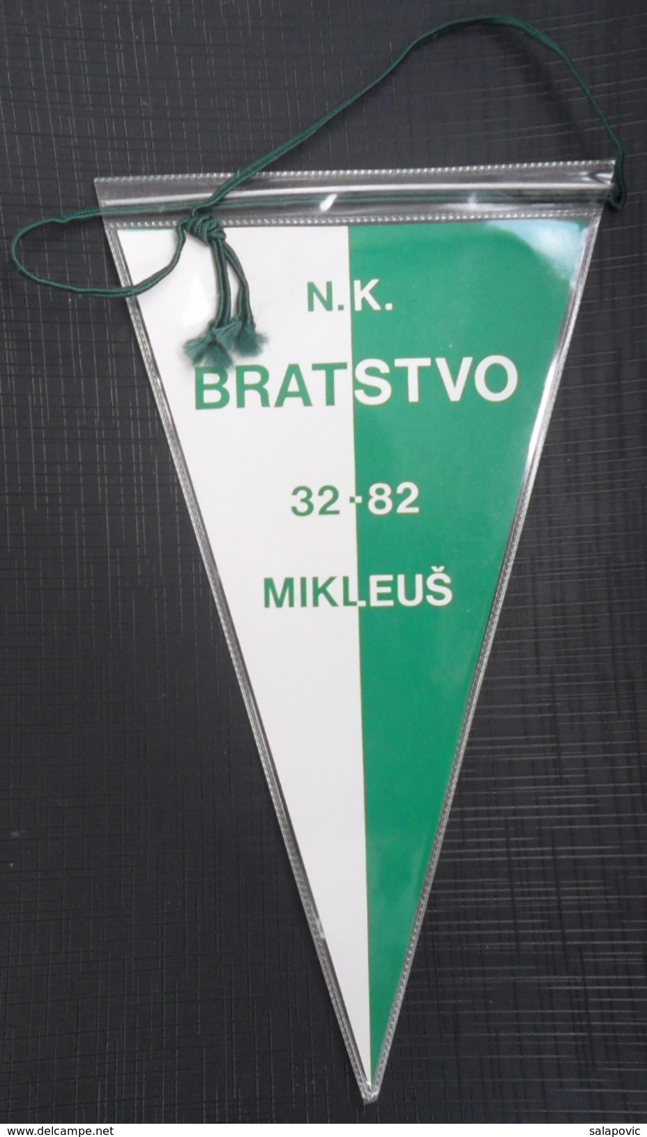 NK BRATSTVO MIKLEUS, CROATIA  FOOTBALL CLUB, CALCIO OLD PENNANT, SPORTS FLAG - Habillement, Souvenirs & Autres