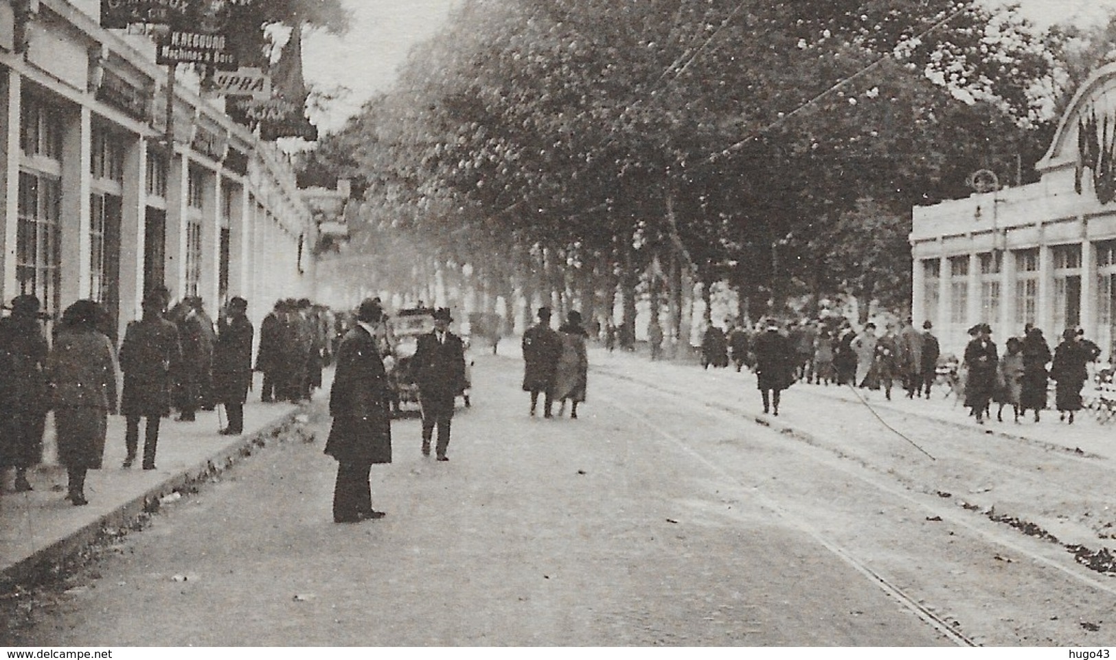 LYON - N° 17 - FOIRE DE LYON - UNE PARTIE DES STANDS AVEC PERSONNAGES - CPA NON VOYAGEE - Other & Unclassified