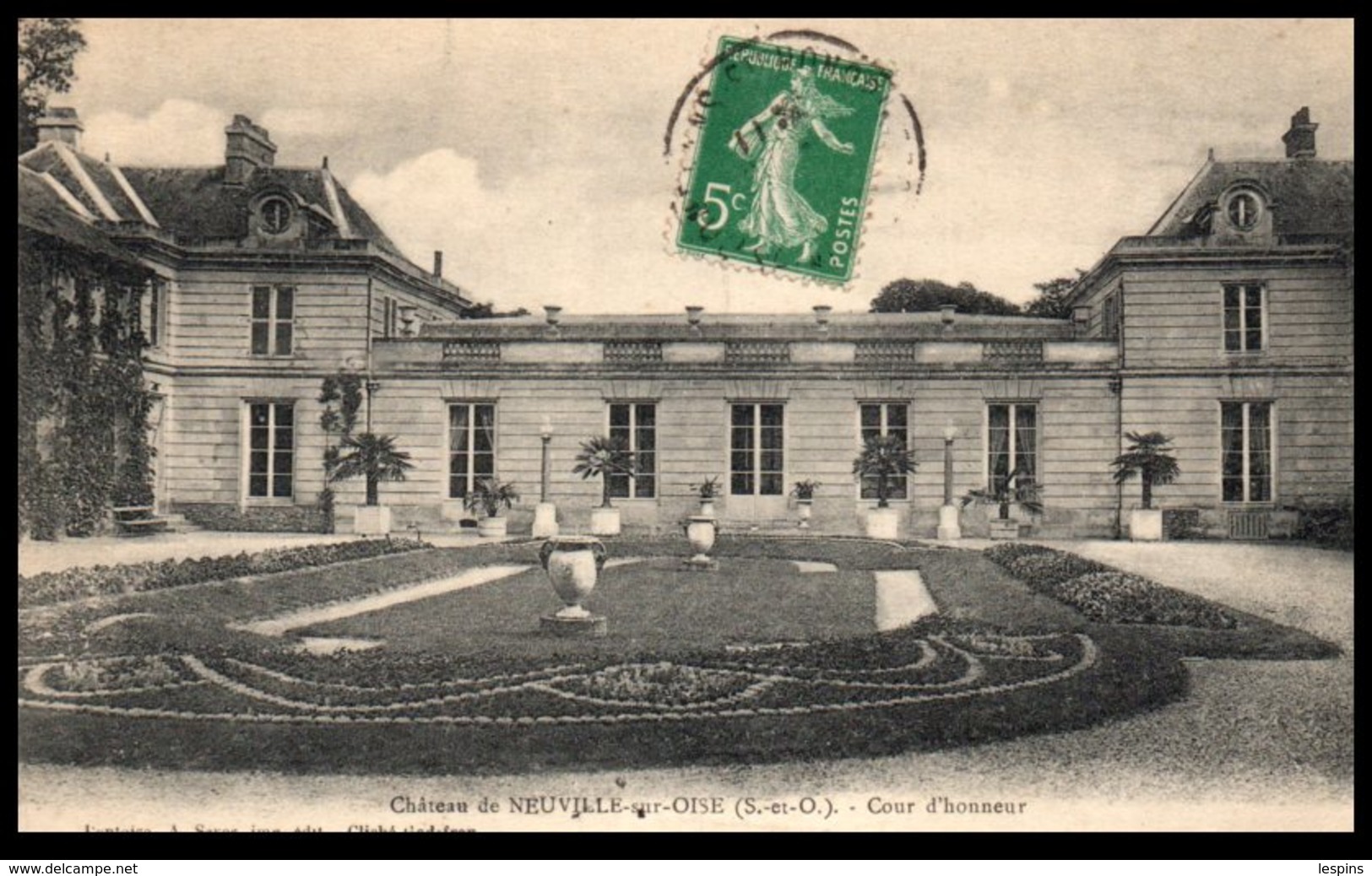 95 - NEUVILLE Sur OISE -- Château - Cour D'honneur - Neuville-sur-Oise