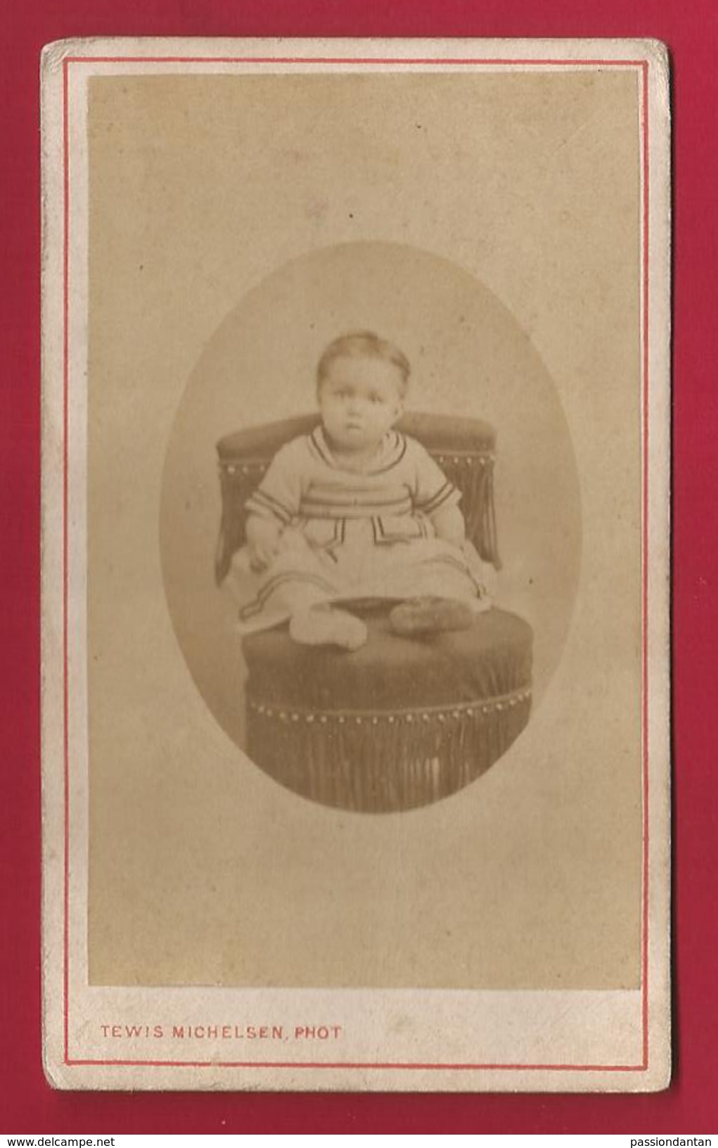 Photographie Ancienne Ou CDV - Studio Tewis Michelsen à Lure - Portrait D'un Jeune Enfant - Personnes Anonymes