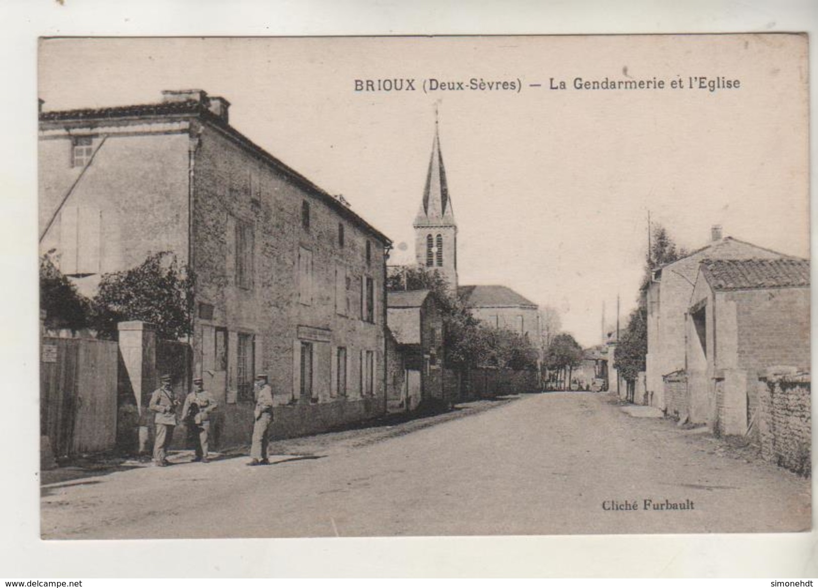 BRIOUX - La Gendarmerie Et L'église - Brioux Sur Boutonne