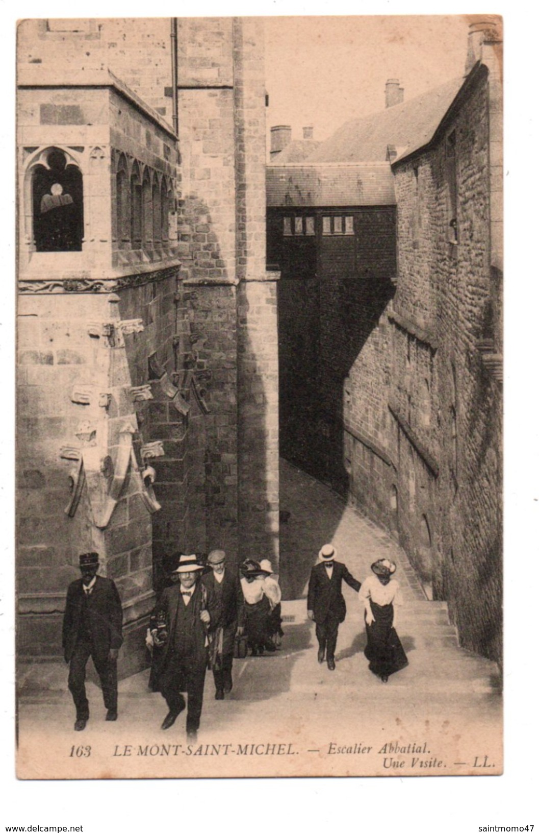 50 - LE MONT-SAINT-MICHEL . ESCALIER ABBATIAL . UNE VISITE - Réf. N°2343 - - Le Mont Saint Michel