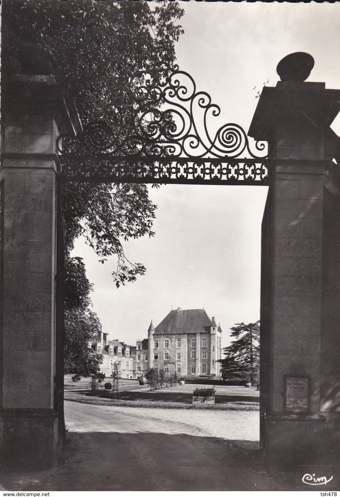 86---LE CHATEAU DE TOUFFOU--entrée Principale--voir 2 Scans - Chateau De Touffou