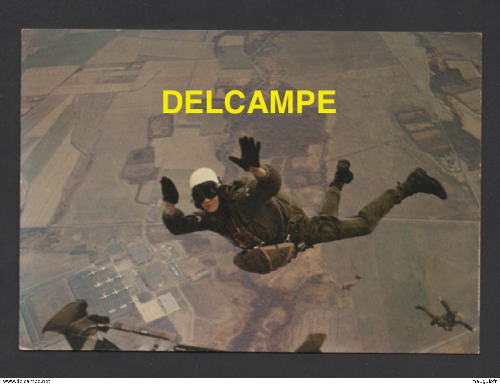 DF / PARACHUTISME / MILITAIRE PARACHUTISTE EN CHUTE LIBRE - Parachutting