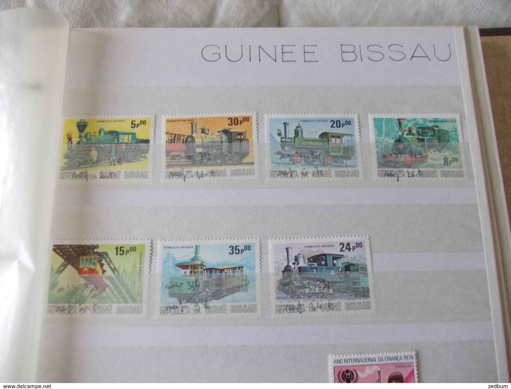 ALBUM 5 collection de timbres avec pour thème le chemin de fer train de tout pays valeur 447.50 &euro;