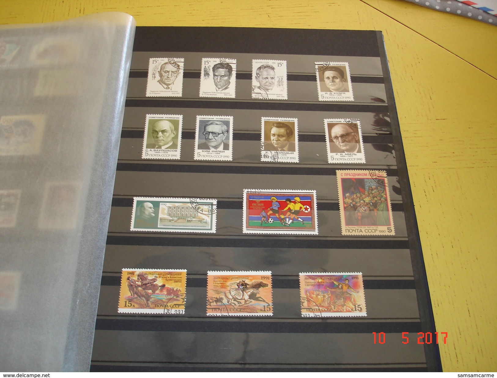 ALBUM CONTENANT COLLECTION DE TIMBRES OBLITERES D'URSS (RUSSIE)