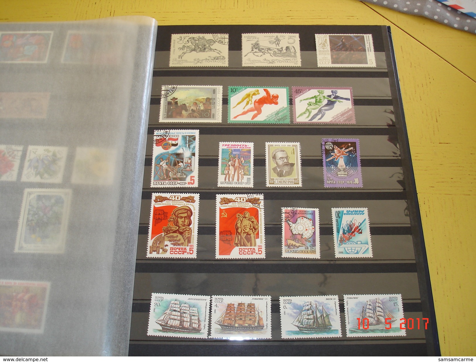 ALBUM CONTENANT COLLECTION DE TIMBRES OBLITERES D'URSS (RUSSIE)