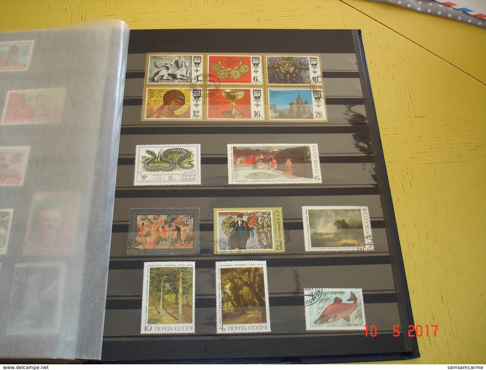 ALBUM CONTENANT COLLECTION DE TIMBRES OBLITERES D'URSS (RUSSIE)