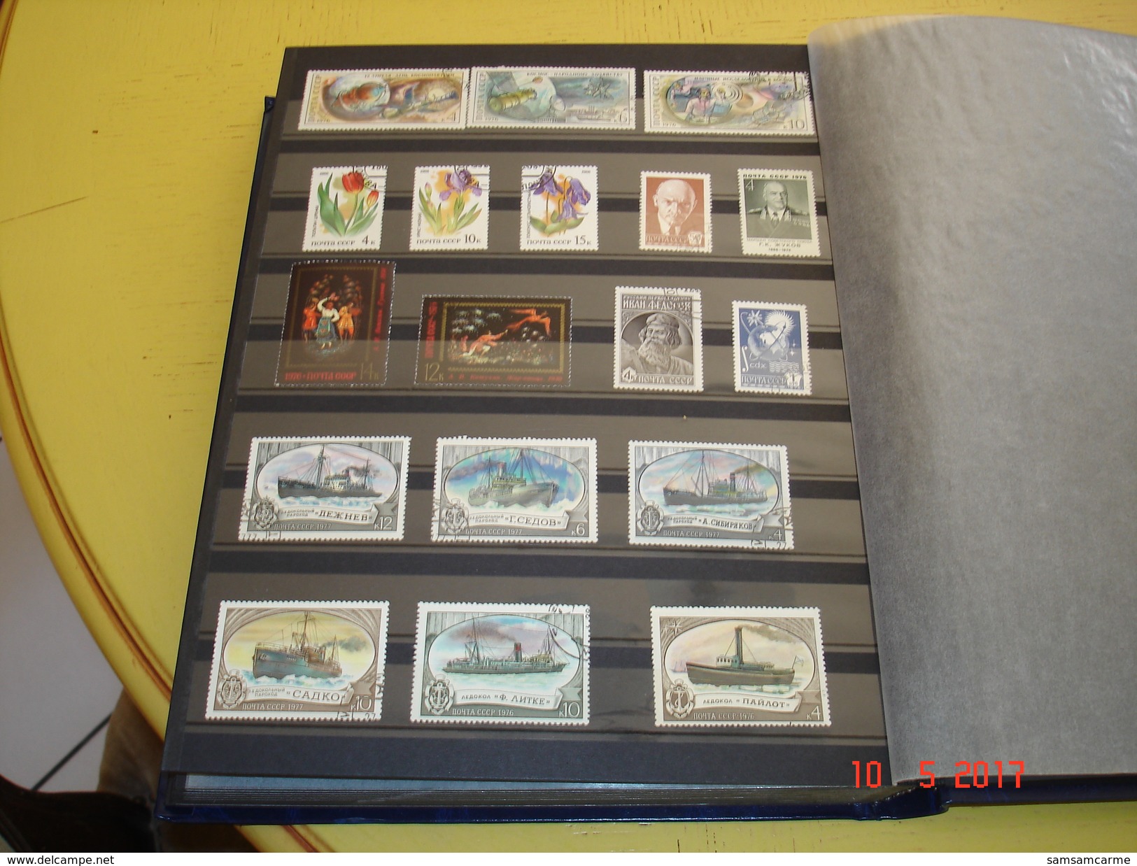 ALBUM CONTENANT COLLECTION DE TIMBRES OBLITERES D'URSS (RUSSIE)