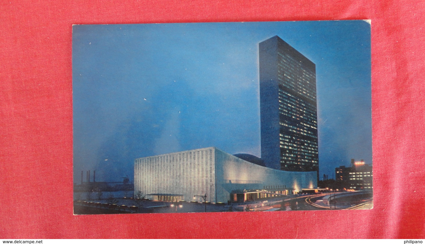 United Nations--  FlEvening View Headquarters- New York > New York City  Has United Nations  Stamp & Cancel Ref 2569 - Other & Unclassified