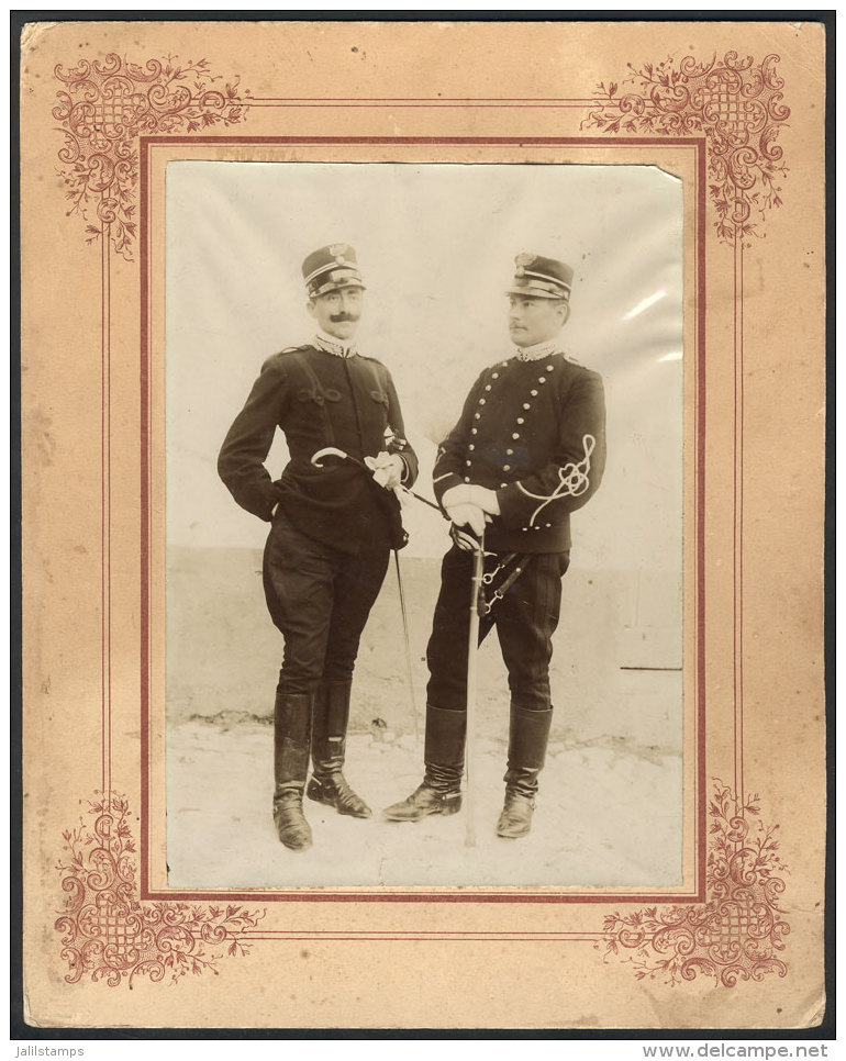 Circa 1900: Spectacular Original Photograph Showing 2 Army Officers, Size 12.3 X 17.3 Cm, Very Nice And Decorative! - Autres & Non Classés