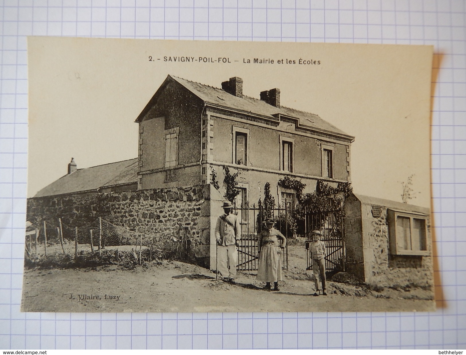 CPA - (58) SAVIGNY POIL FOL - LA MAIRIE ET LES ECOLES - ANIMEE - RARE -  R1203 - Other & Unclassified