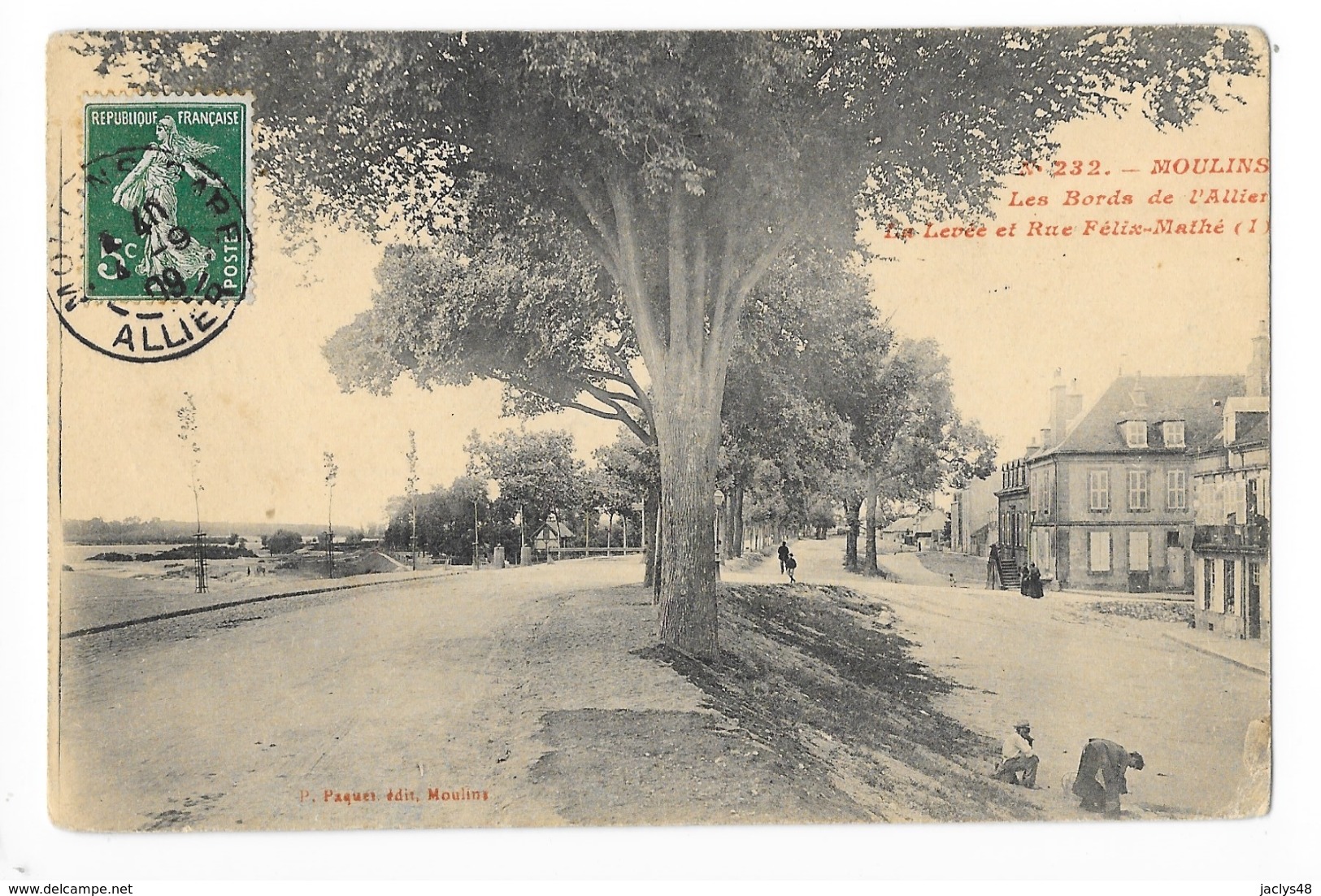 MOULINS  (cpa 03)  Les Bords De L'Allier, La Levée Et Rue Félix Mathé  -    - L 1 - Moulins