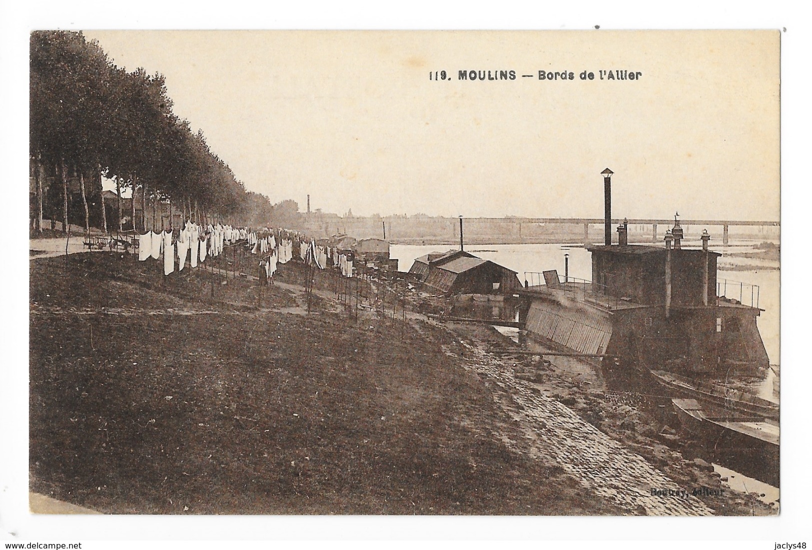 MOULINS  (cpa 03)  Les Bords De L'Allier, Péniches Habitées  -    - L 1 - Moulins