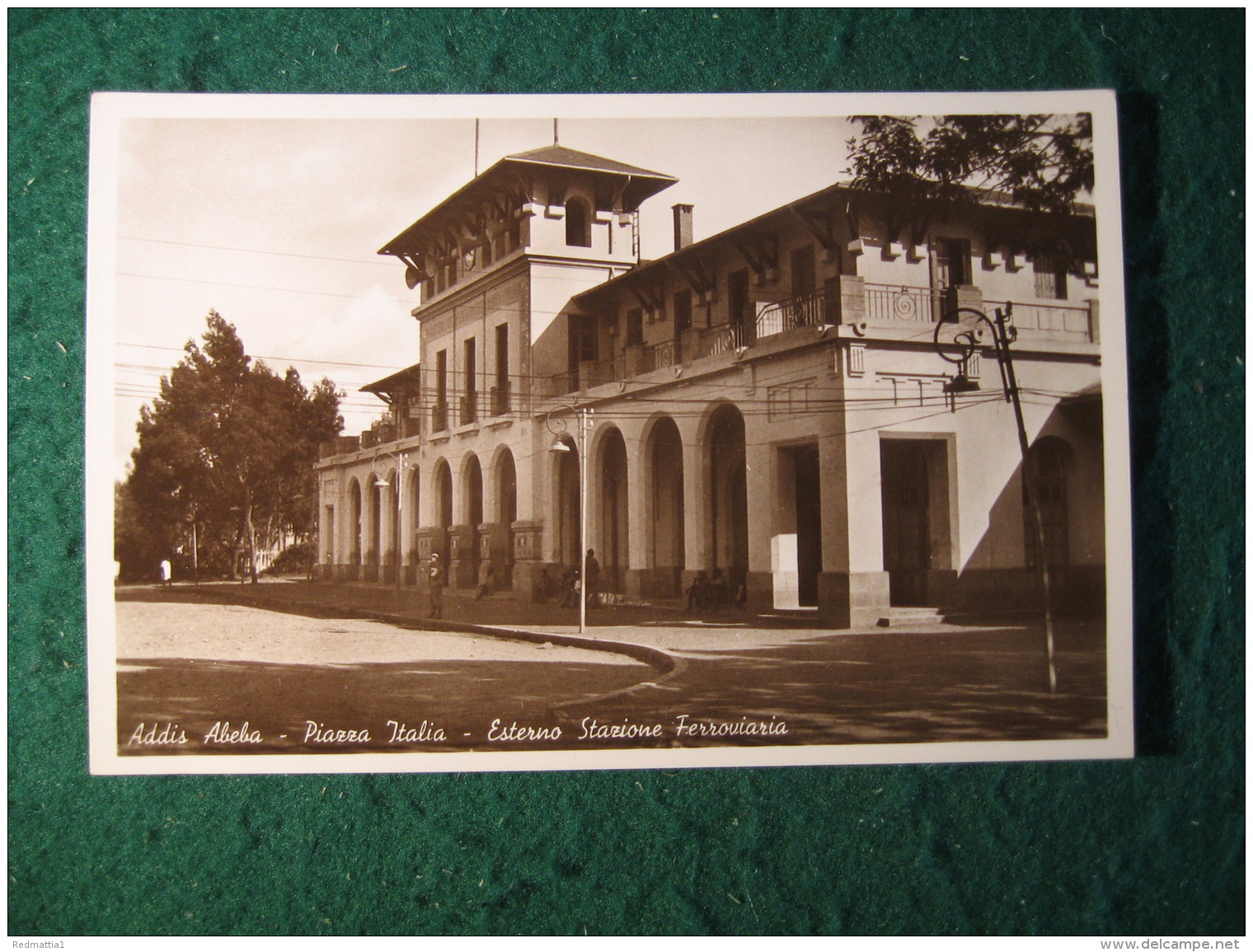 CARTOLINA FORMATO PICCOLO - ERITREA ADDIS ABEBA -  PIAZZA ITALIA ESTERNO STAZIONE FERROVIARIA ANIMATA  - B 2016 - Eritrea