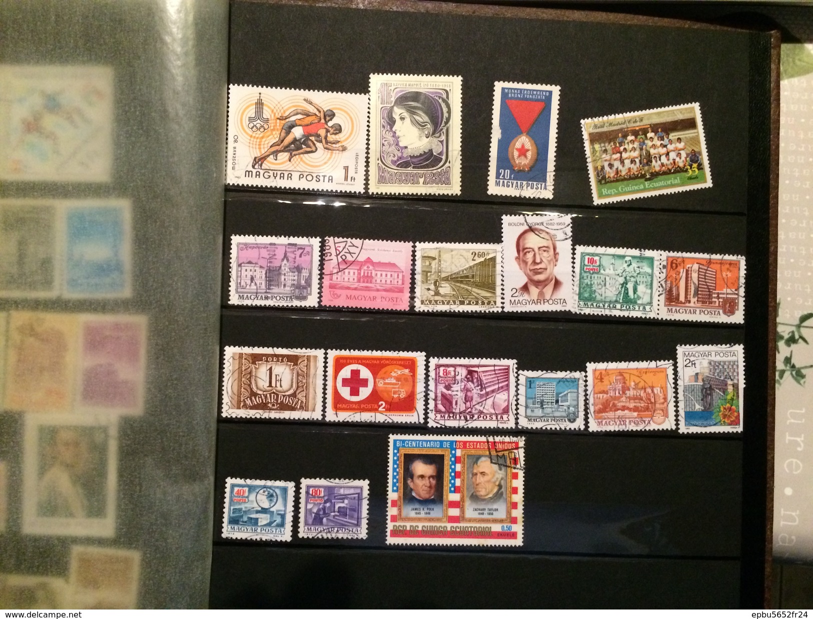 Album de plus de 700 timbres pour la grande majorité etrangers  obliteres ou neufs