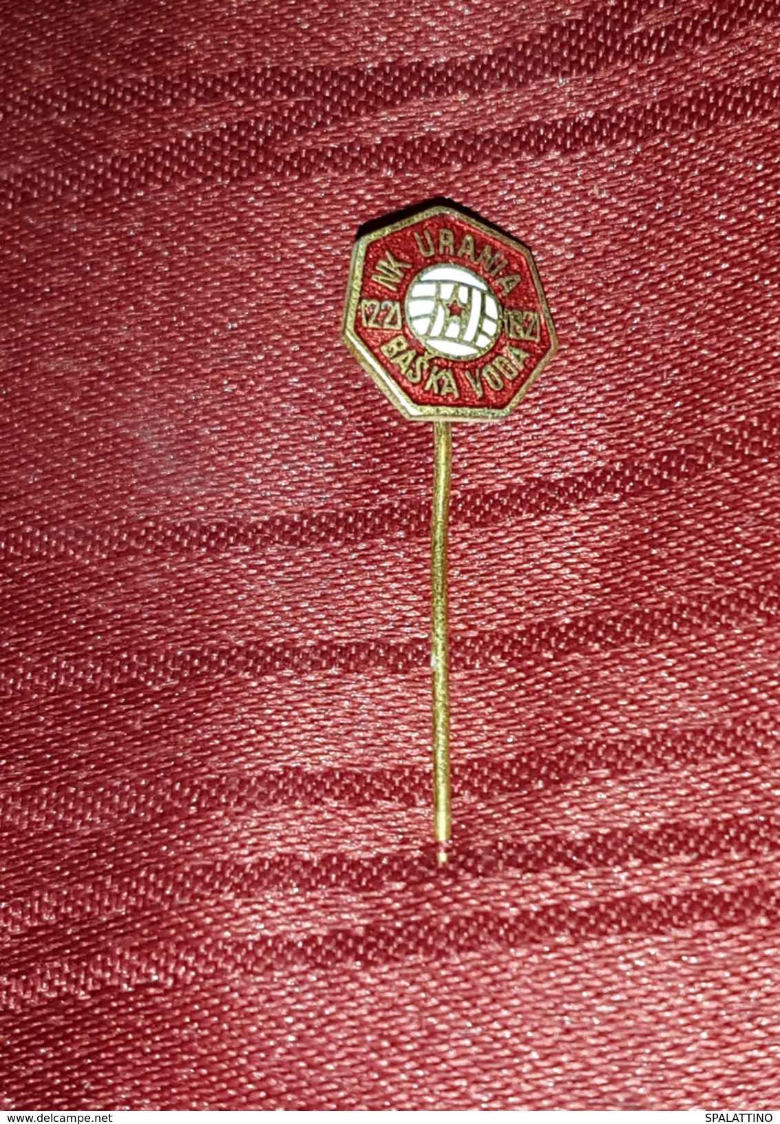 NK URANIA BA&Scaron;KA VODA CROATIA, VINTAGE ENAMEL PIN BADGE - Football