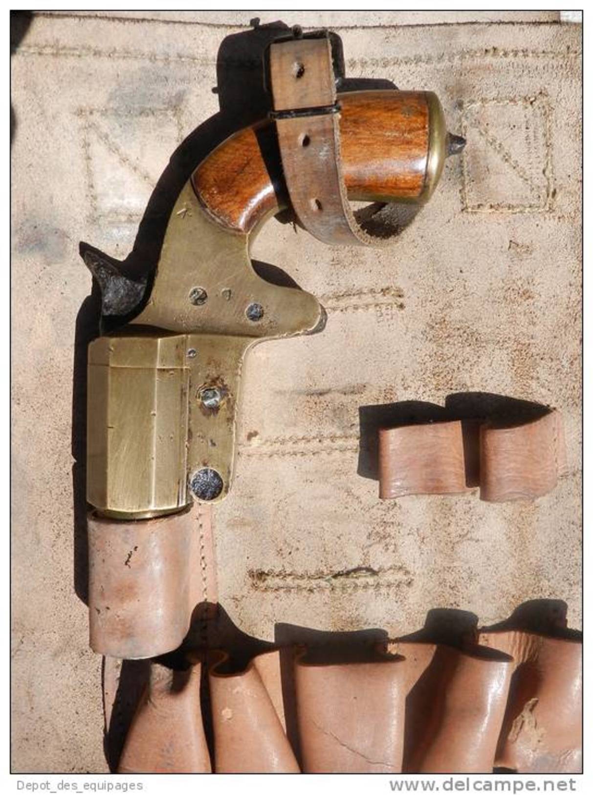 PISTOLET LANCE FUSEES + RARE ETUI CUIR modéle 1918 .........