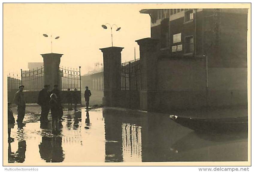 69 - 110517 - PHOTO Novembre 1944 - SAINT FONS - Crue Du Rhône - Entrée De L'usine De Bâle - Autres & Non Classés