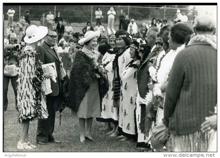 HM QUEEN ELIZABETH HRH PRINCE PHILLIP NEW ZEALAND 1977 - Famous People