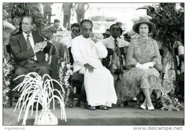 QUEEN ELIZABETH IN SRI LANKA 1981 - Famous People