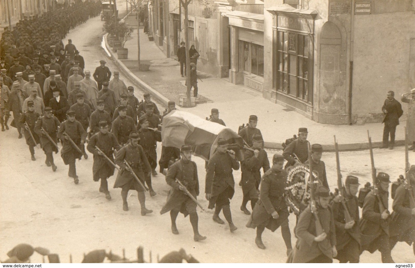 Carte Photo  -  Funerailles D'un Soldat Anglais  - Au Dos Il Est Ecrit Pierrelatte Janvier 1916 - Guerre 1914-18