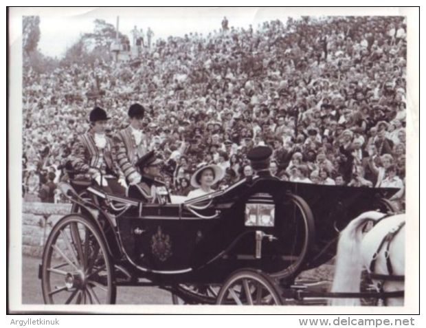 QUEEN ELIZABETH BERLIN AND SENNELAGER GERMANY - Beroemde Personen