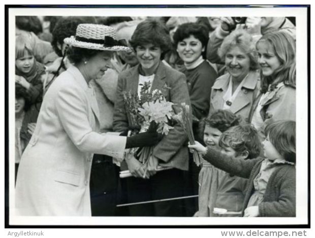 1983 HM QUEEN VANCOUVER CANADA - Famous People