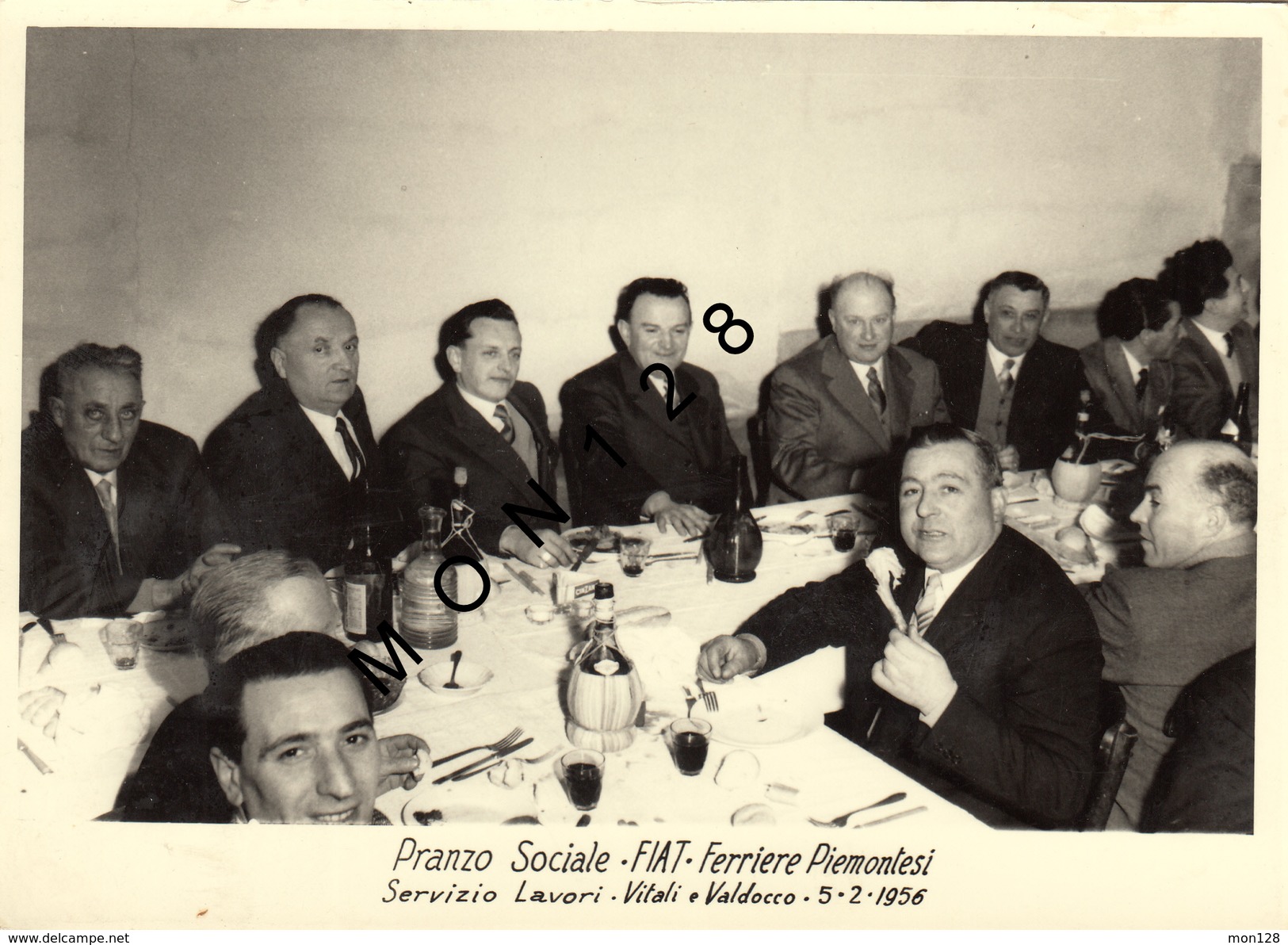 ITALIE-TURIN-FIAT FERRIERE PIEMONTESI-PRANZO SOCIALE- SERVIZIO LAVORI -VITALI A VALDOCCO-02/1956-PHOTO 18X13 CMS VOITURE - Automobiles