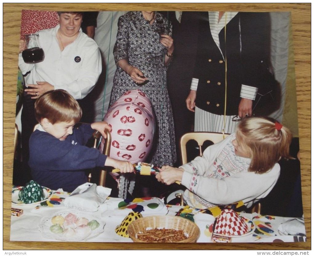 PRINCE WILLIAM HARROD'S CHILDRENS PARTY 1988 - Famous People