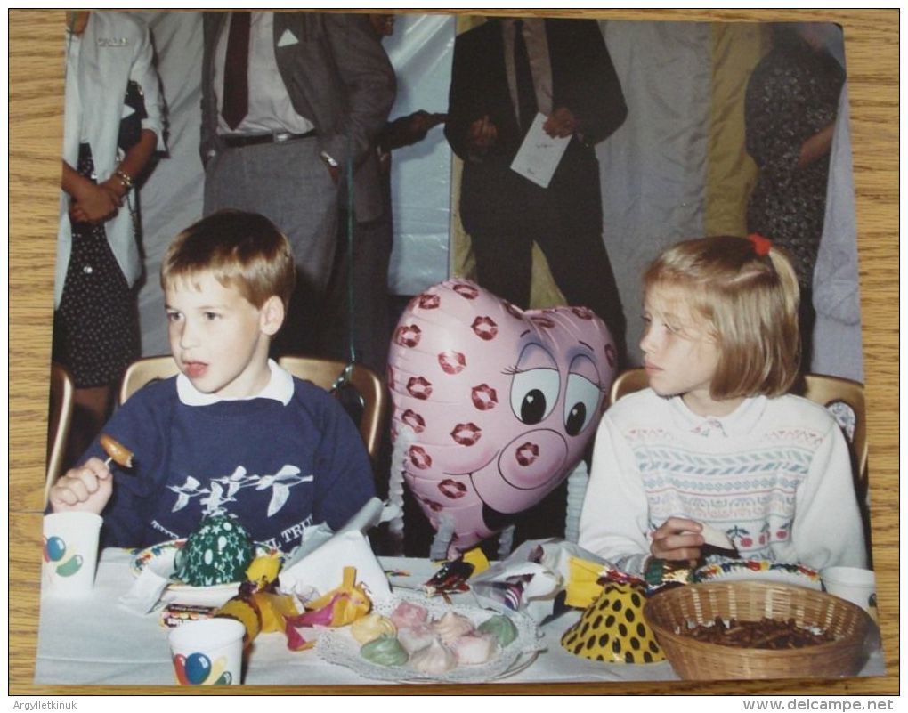 PRINCE WILLIAM HARROD'S CHILDRENS PARTY 1988 - Famous People