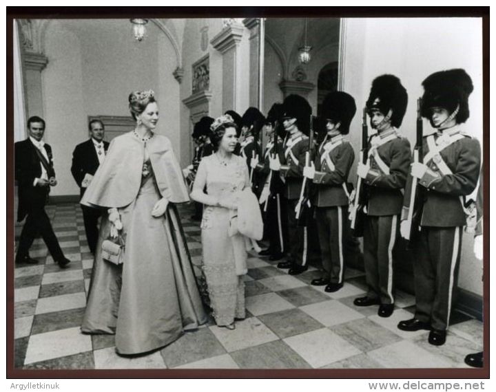 HM QUEEN ELIZABETH HM QUEEN MARGRETHE OF DENMARK 1979 - Famous People