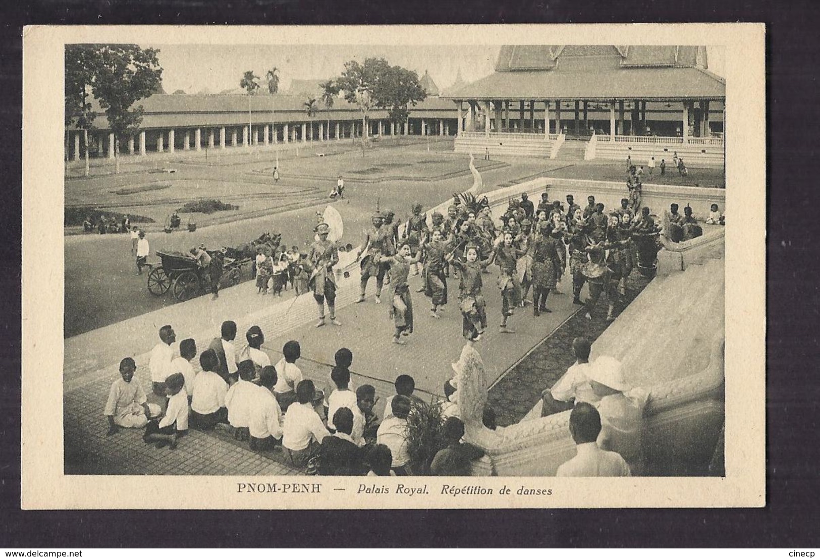 CPA CAMBODGE - PNOM-PENH - Palais Royal - Répétition De Danses - TB ANIMATION - Cambodge