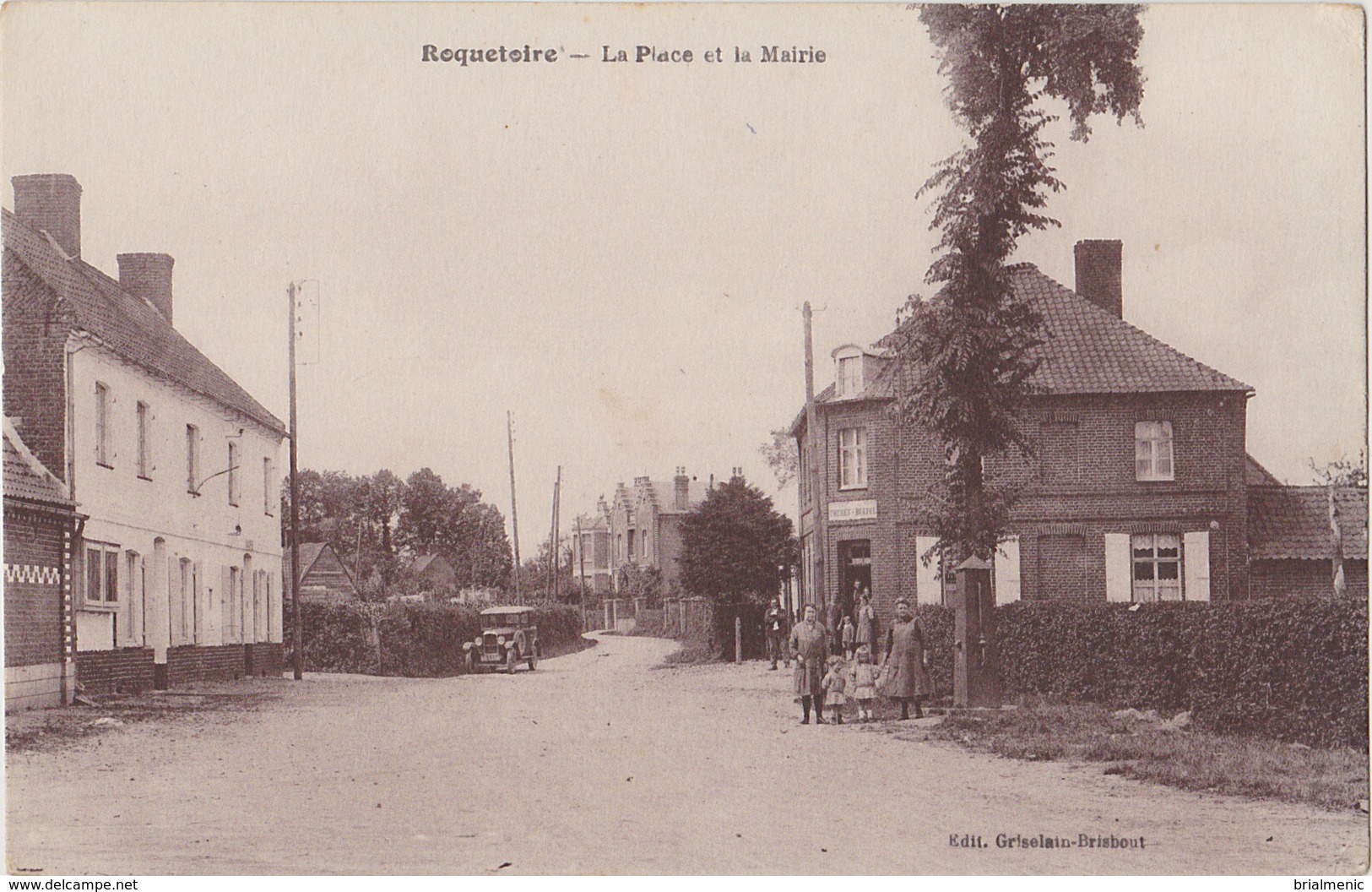 ROQUETOIRE   La Place Et La Mairie - Autres & Non Classés