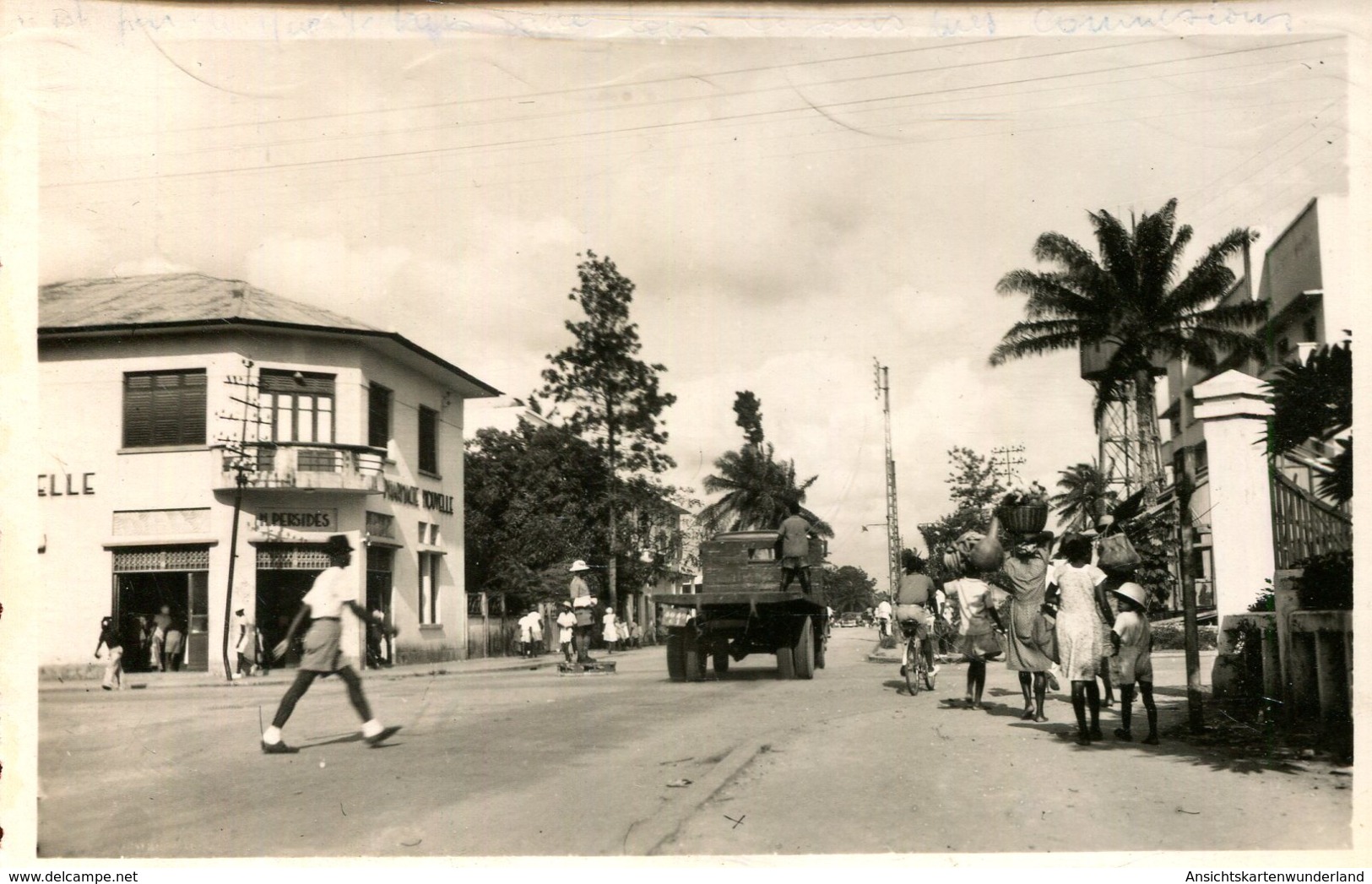 Douala - Carrefour, Avenue Poincaré Et Du 27 Aout 1950 (000108) - Kamerun