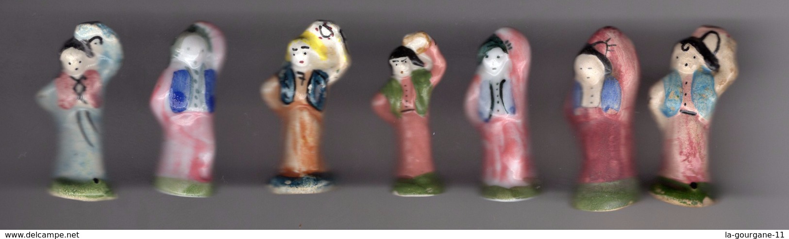 LOT 7 Fèves PORTEUSE D'EAU - CRECHE - SANTONS De Différentes Séries - Santons