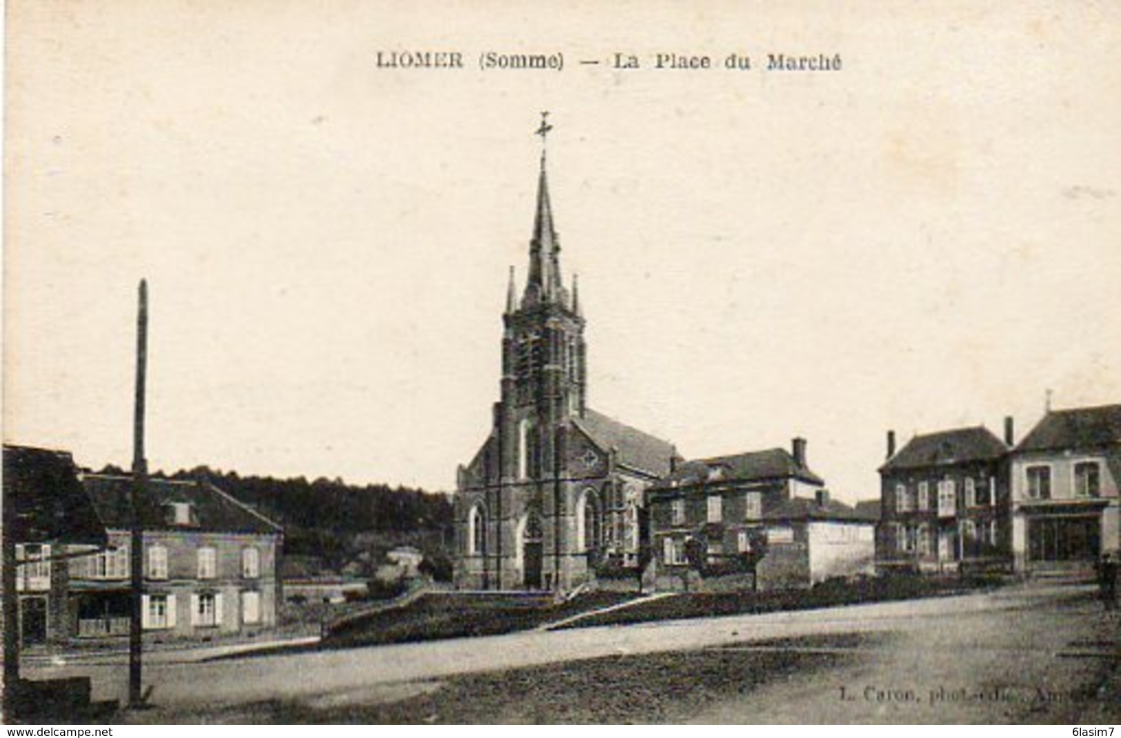 CPA - LIOMER (80) - Aspect De La Place Du Marché Dans Les Années 20 - Autres & Non Classés