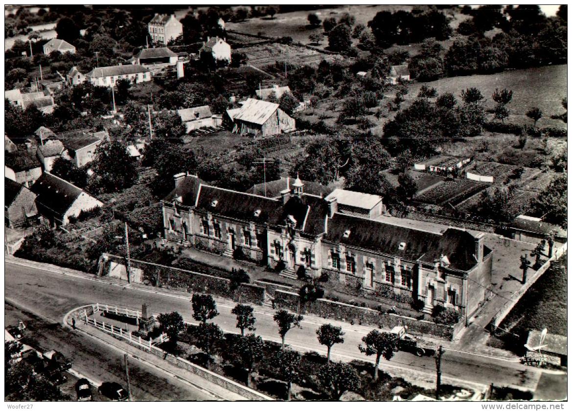 BAIS , Le Groupe Scolaire Vu Du Ciel - Bais