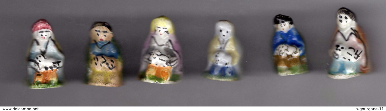 LOT 6 Fèves HOMME Assis Avec L'agneau Sur Les Genoux - CRECHE - SANTONS De Différentes Séries - Santons