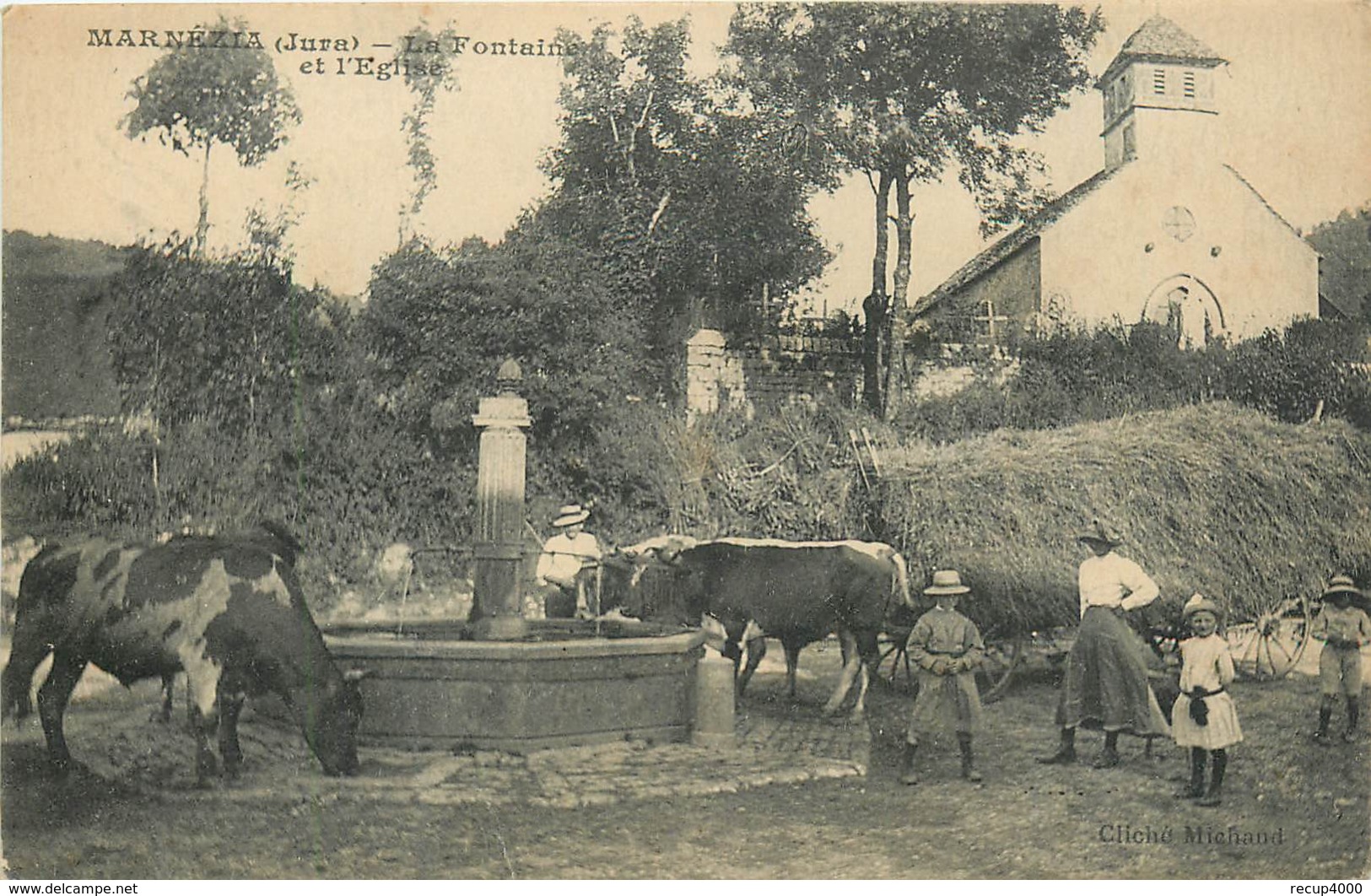 39  MARNEZIA  La Fontaine Et L'église   2scans - Autres & Non Classés