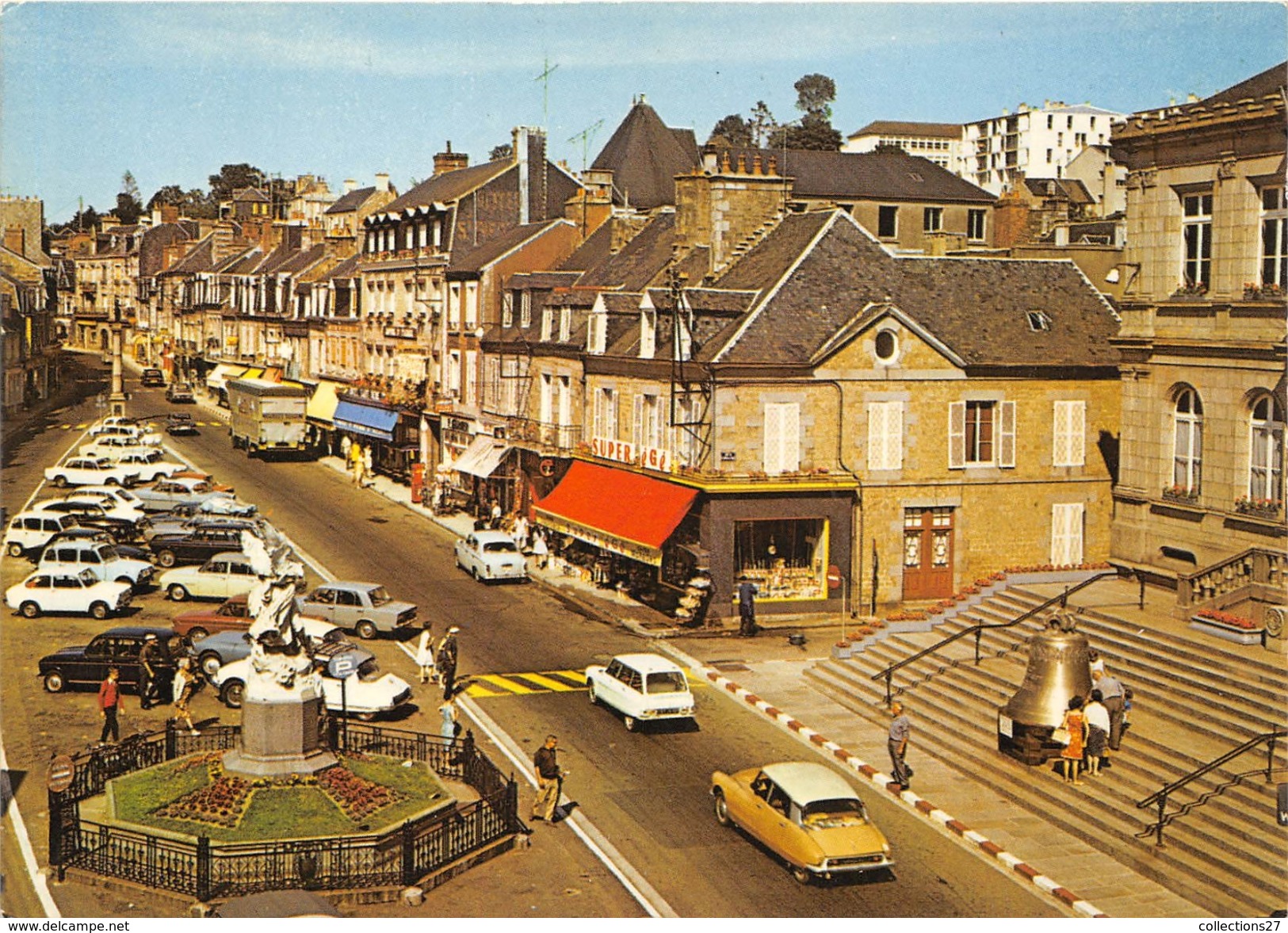 50-VILLEDIEU- LES-POELES- LA PLCE DE LA REPUBLIQUE - Villedieu