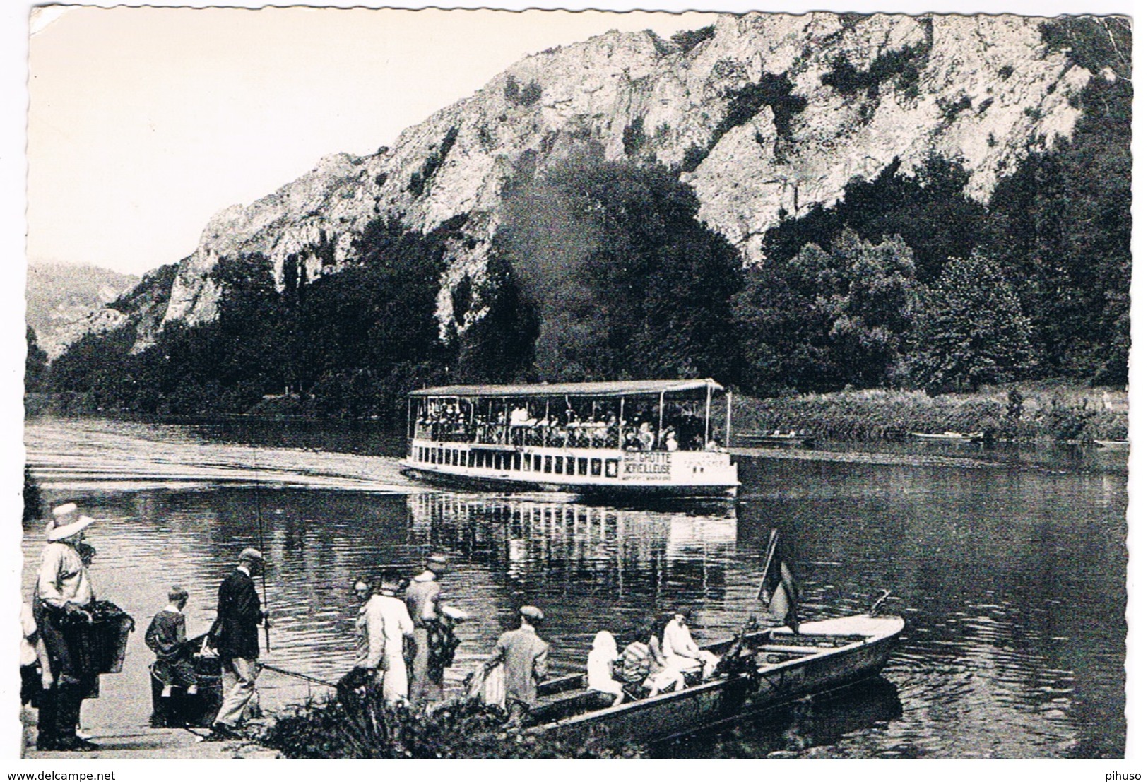 B-6301     WAULSORT S/ MEUSE : Bateau Devant Les Hotels - Hastière