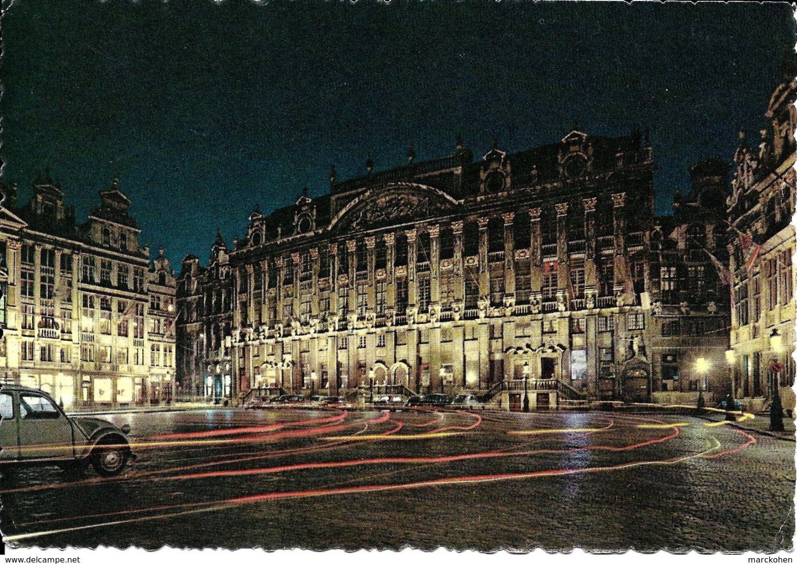 Bruxelles (1000) : Grand'Place - Vue Nocturne D'une 2 CV Citroën Face à La Maison Des Ducs De Brabant. CPSM. - Bruxelles La Nuit