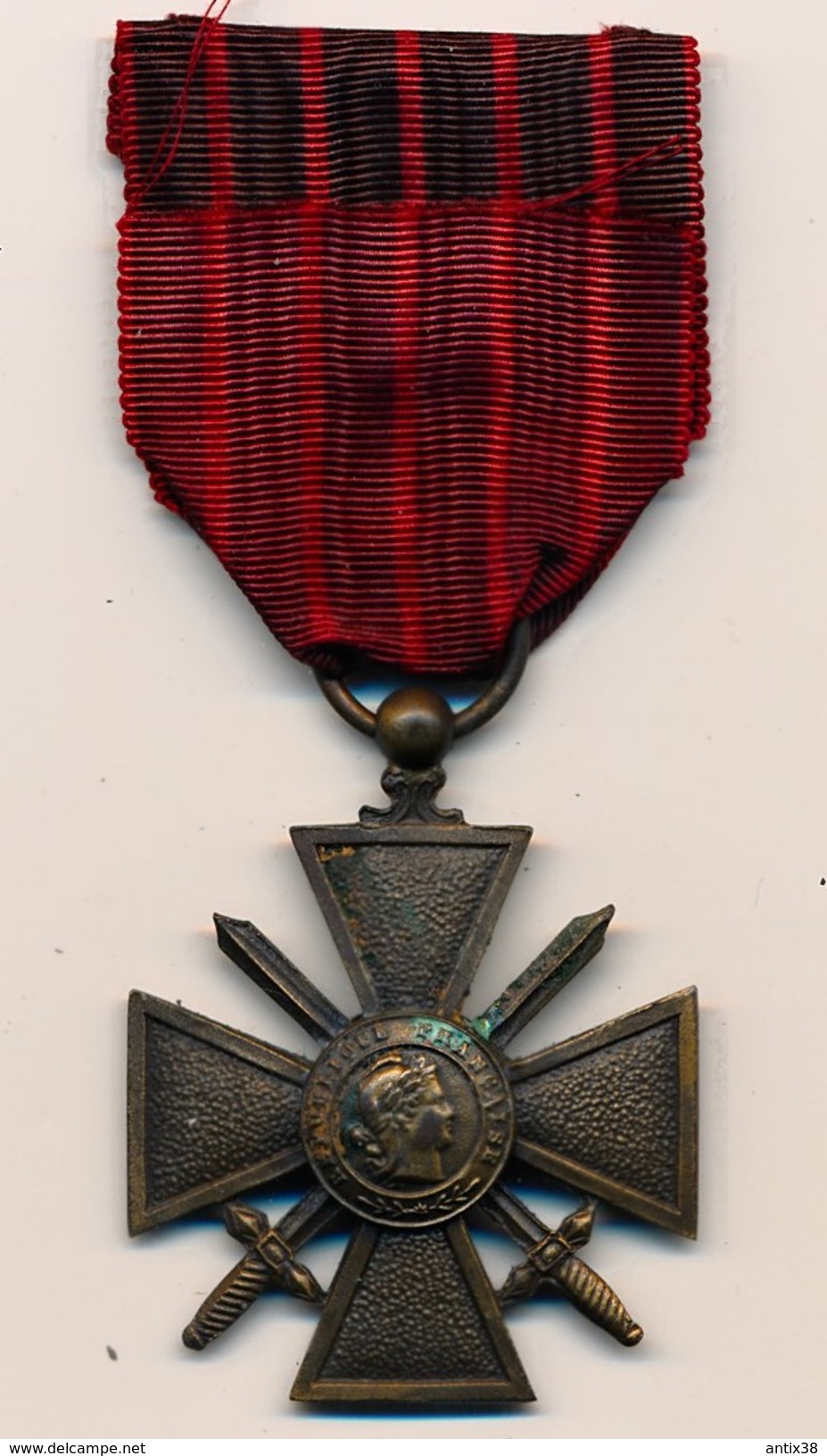 Médaille Croix De Guerre - France - 1914-1918 - Ruban Rouge à Six Bandes - France