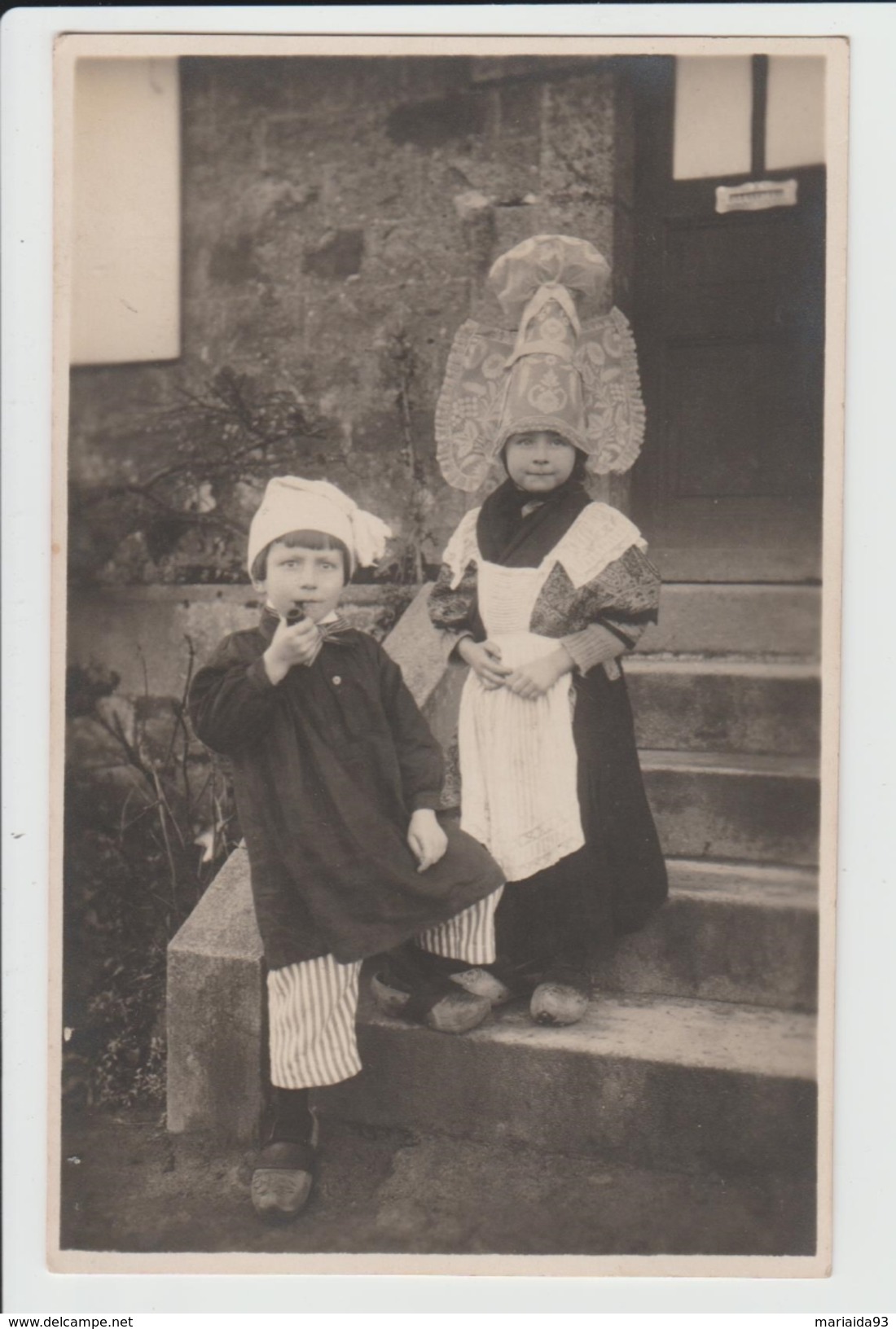 EDITEUR D'AVRANCHES - MANCHE - CARTE PHOTO - DEUX ENFANTS EN COSTUME REGION NORMANDIE - Avranches