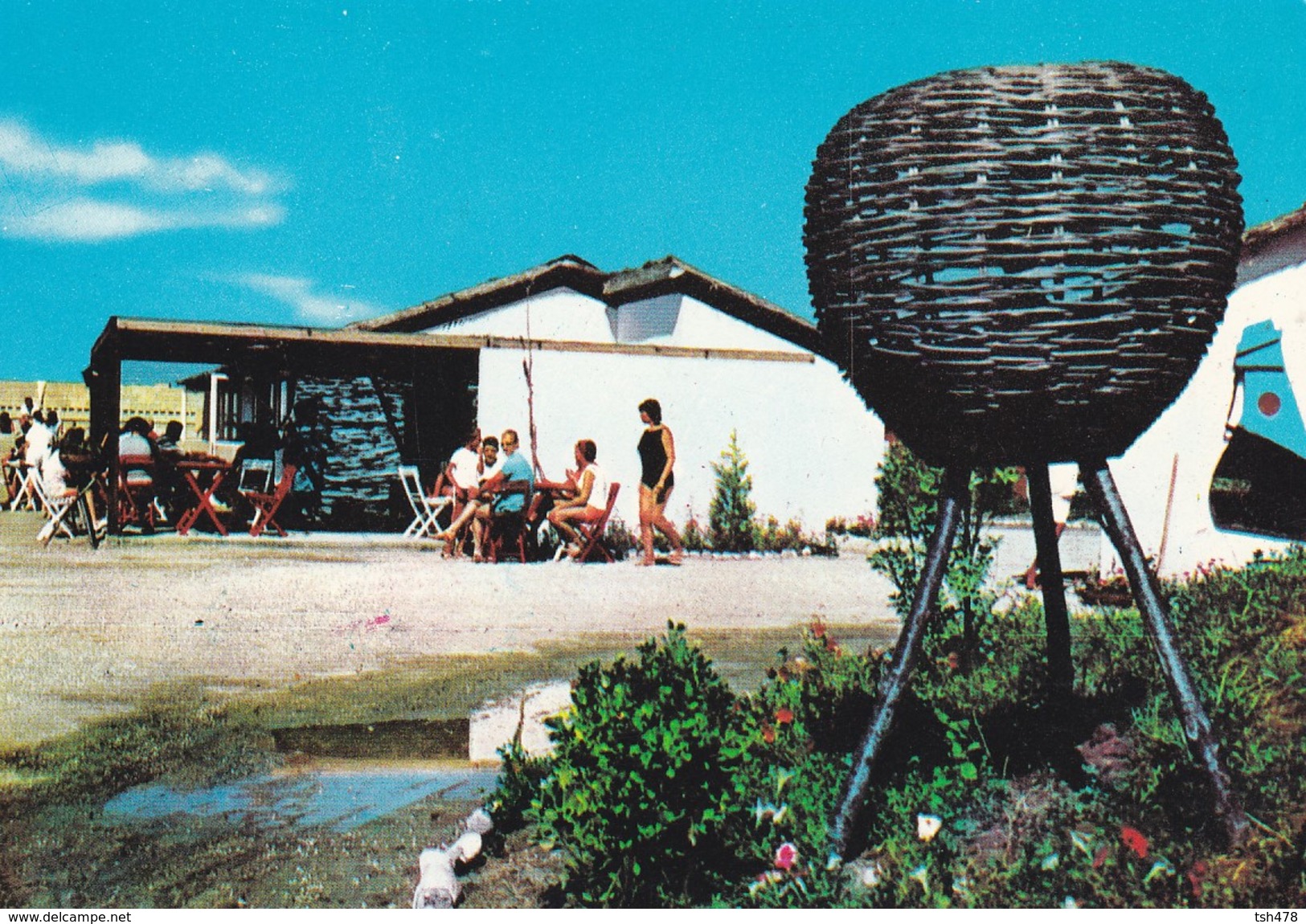 ITALIE---ROVIGO--ROSOLINA MARE--terrasse Du Bar--village De Vacances Du T. C. F.---voir 2 Scans - Rovigo