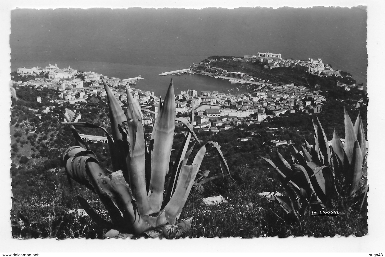 (RECTO / VERSO) MONACO EN 1955 - VUE SUR LA TURBIE - CACHET ET TIMBRE DE MONACO - FORMAT CPA VOYAGEE - Other & Unclassified