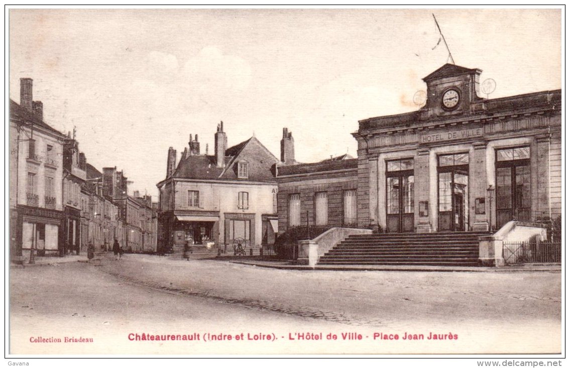 37 CHATEAURENAULT - L'hotel De Ville - Place Jean Jaurès   (Recto/Verso) - Autres & Non Classés