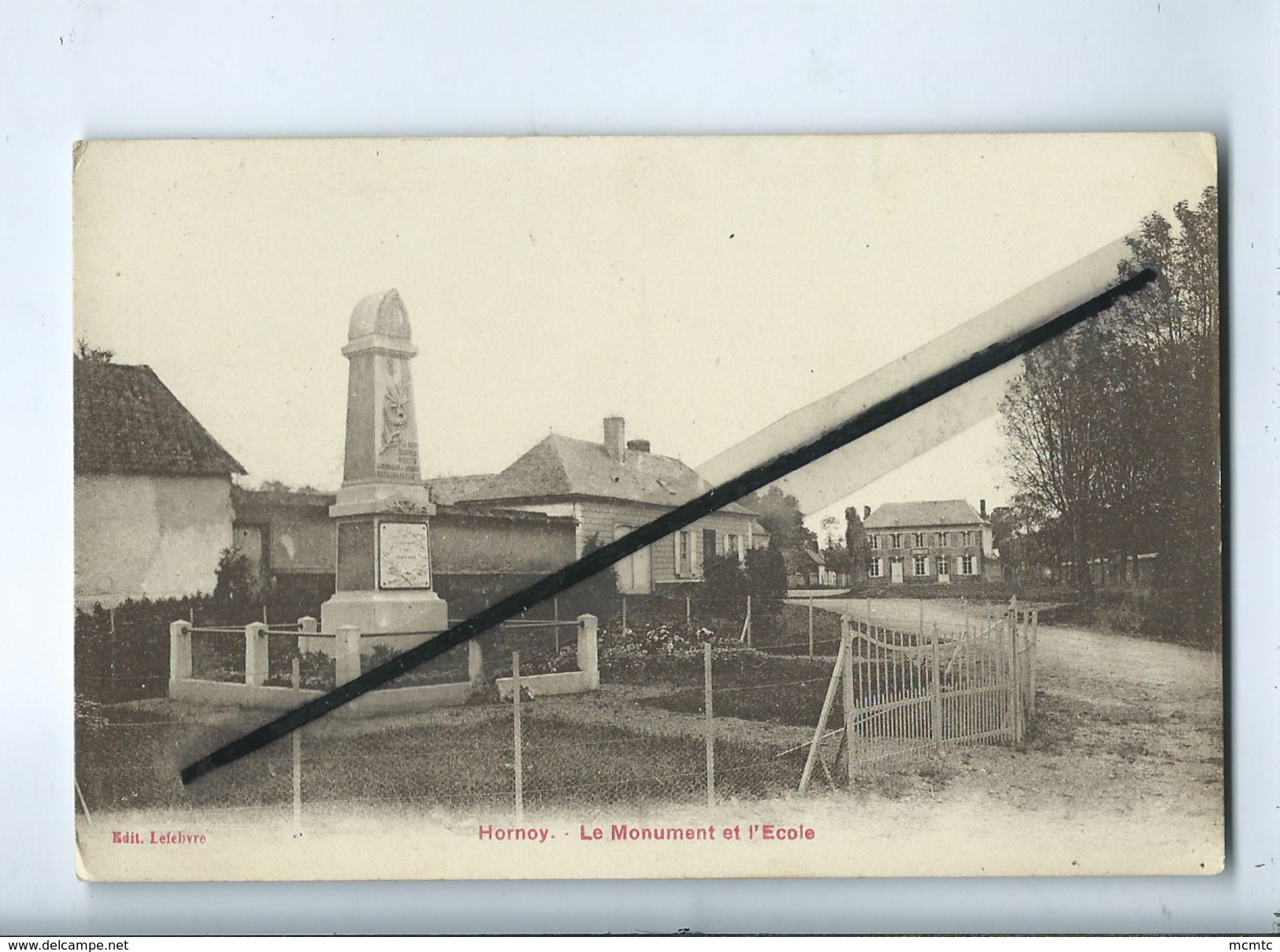 CPA  - Hornoy  - Le Monument Et L'école - Hornoy Le Bourg