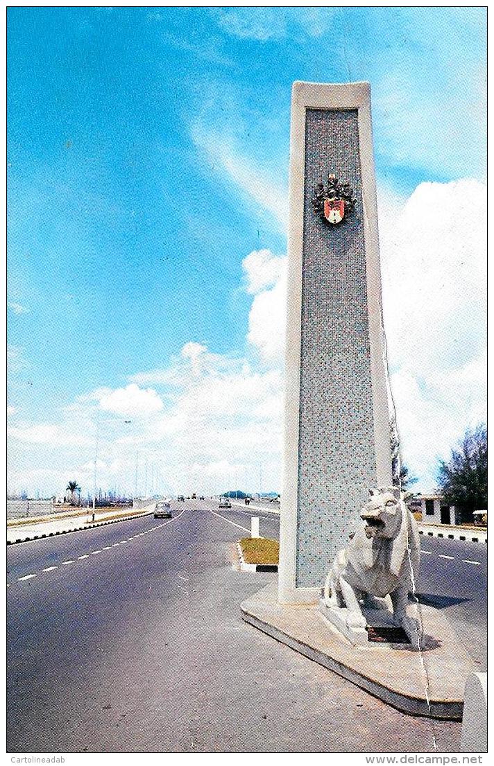 [DC10087] CPA - SINGAPORE - MERDEKA BRIDGE MONUMENT - Non Viaggiata - Old Postcard - Singapore